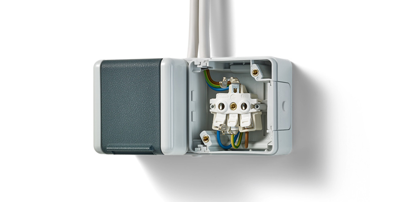 Doppelsteckdose mit Trennsteg bei Elektro-Hausmann GmbH & Co. KG in Leinefelde-Worbis